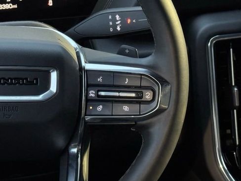 Used 2025 GMC Yukon XL Denali image 28