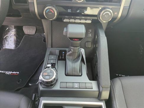 Certified 2025 Toyota Tacoma TRD Off-Road image 15