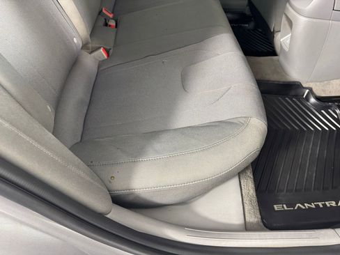 Used 2025 Hyundai Elantra SE image 25