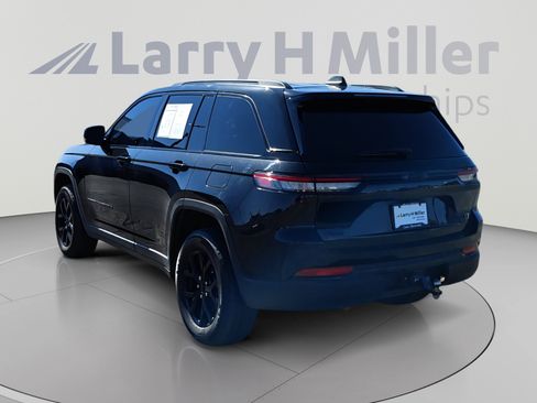 Used 2025 Jeep Grand Cherokee Altitude AWD/4WD image 3