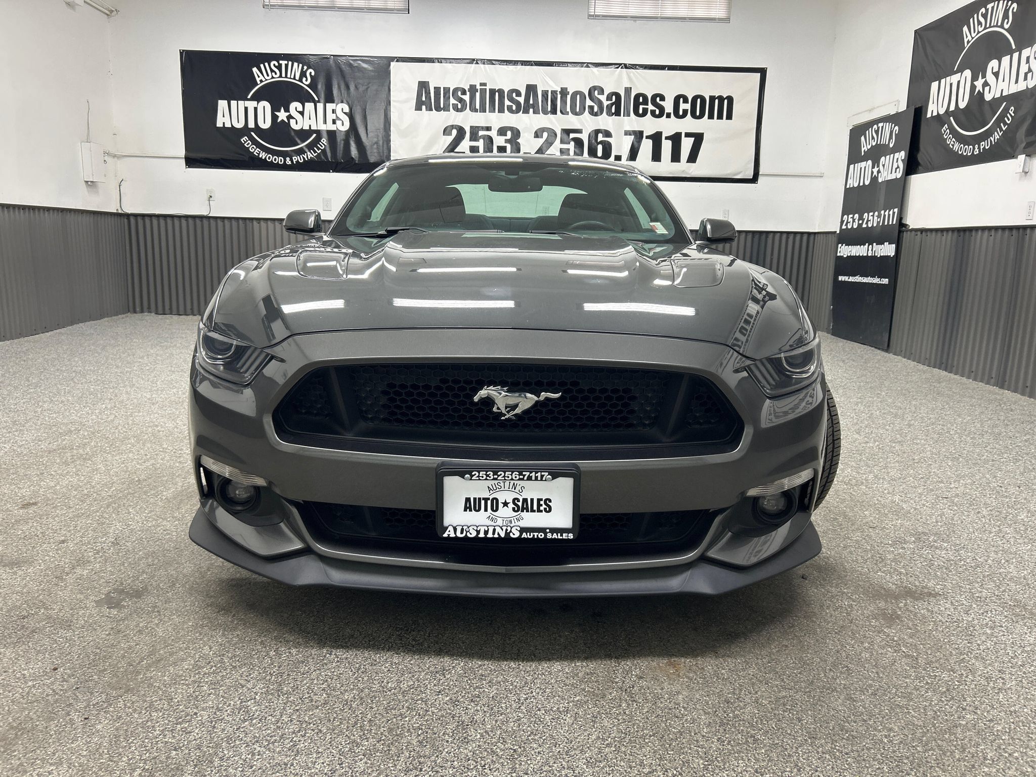 Used 2017 Ford Mustang GT w/ GT Performance Package RWD image 2