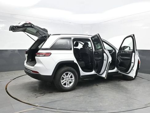 Used 2022 Jeep Grand Cherokee Laredo AWD/4WD image 56