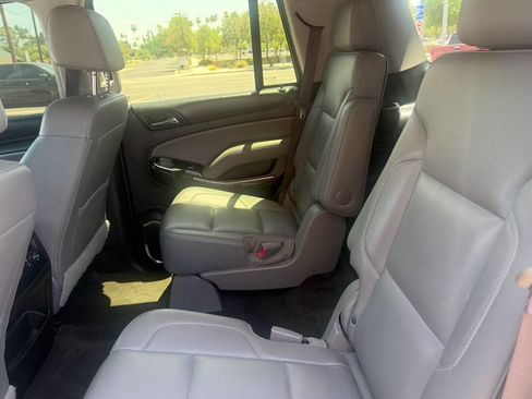 Used 2017 Chevrolet Tahoe LT w/ Luxury Package RWD image 5