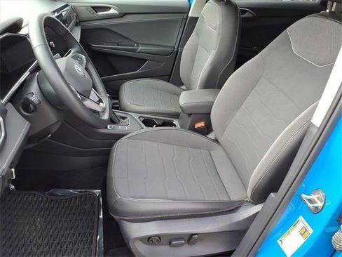 Used 2025 Volkswagen Taos SE image 14