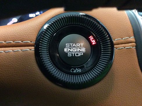 Used 2024 Jeep Compass Limited image 23