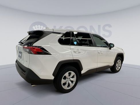 Used 2022 Toyota RAV4 LE image 5