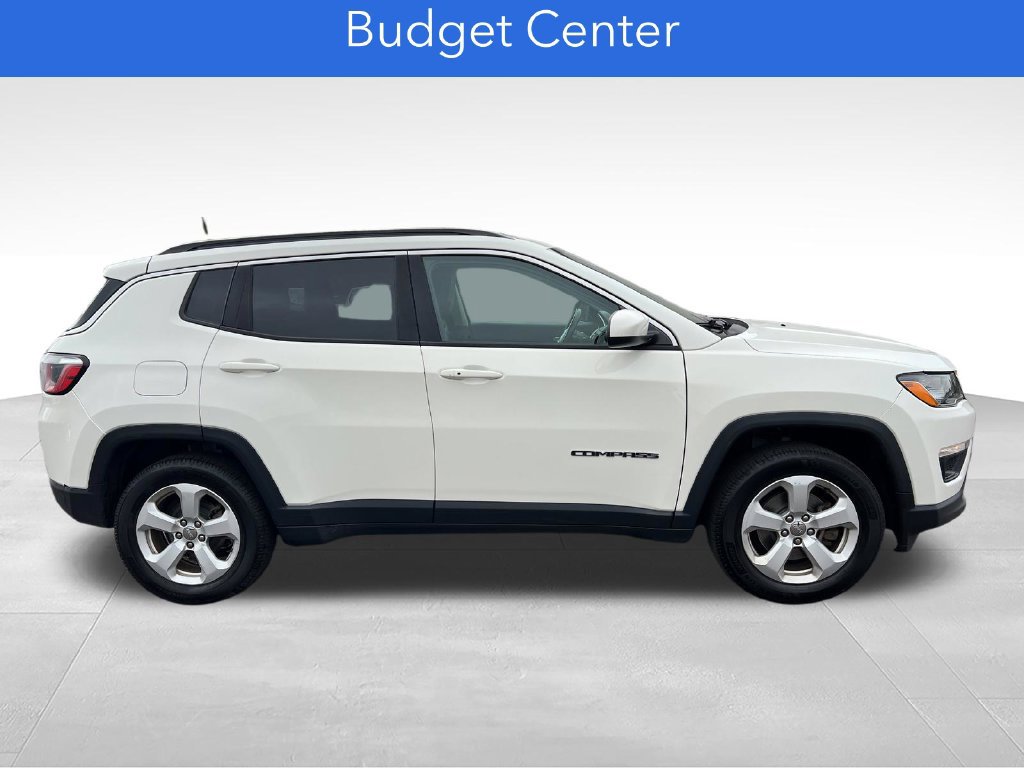 Used 2018 Jeep Compass Latitude w/ Popular Equipment Group AWD/4WD image 3