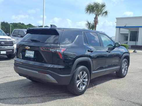 Used 2025 Chevrolet Equinox LT image 2