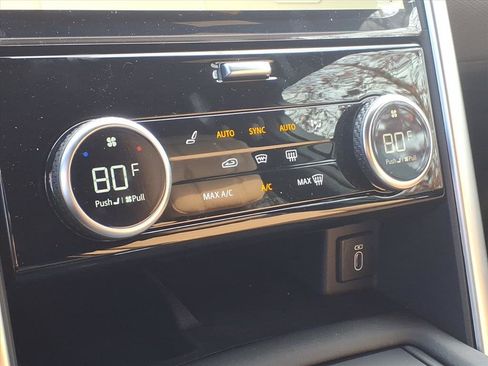 New 2026 Land Rover Discovery Limited Edition image 13