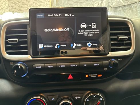 Used 2025 Hyundai Venue SE image 19