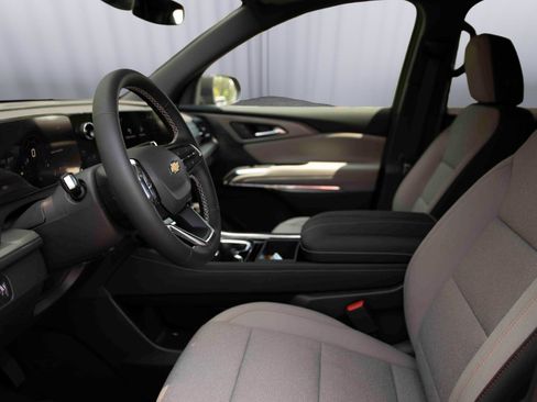 New 2025 Chevrolet Traverse LT image 11