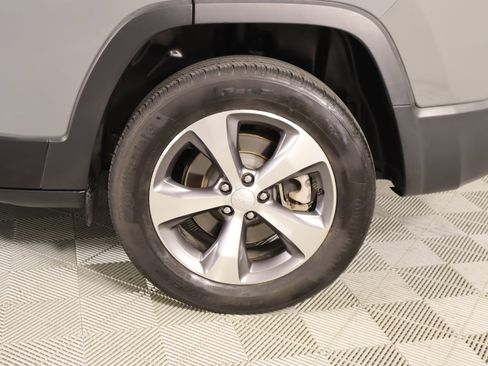 Used 2022 Jeep Cherokee Limited image 19