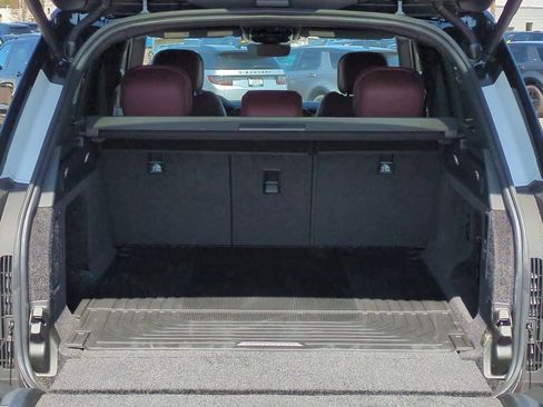New 2025 Land Rover Range Rover SE image 36