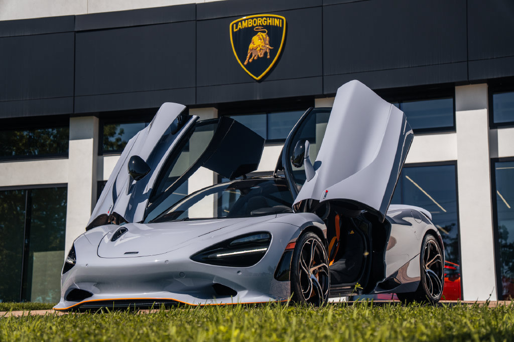 Used 2024 McLaren 750S RWD image 1