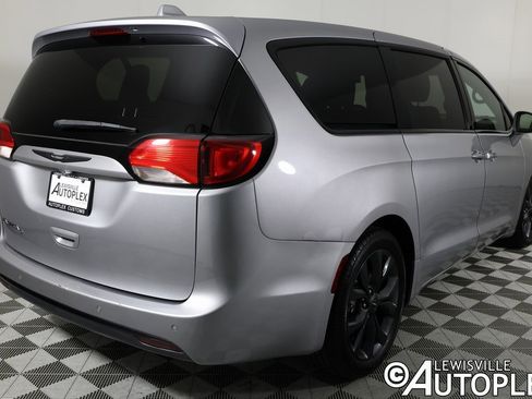 Used 2018 Chrysler Pacifica Touring Plus w/ S Appearance Package image 5