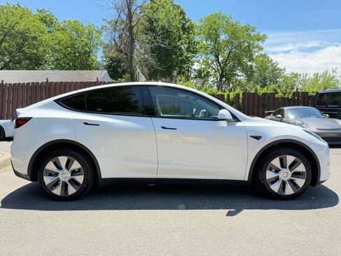Used 2023 Tesla Model Y AWD image 5