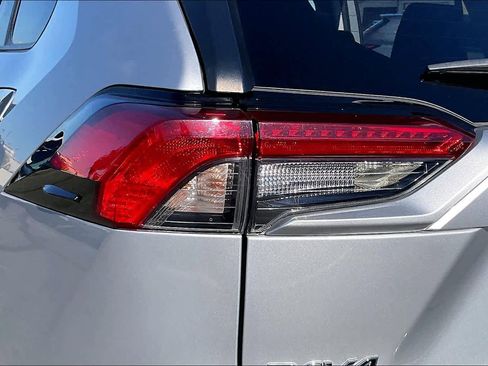 Used 2019 Toyota RAV4 LE w/ Carpet Mat Package image 29