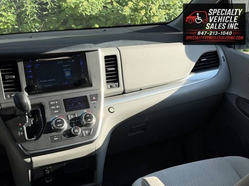 Used 2015 Toyota Sienna LE FWD image 35