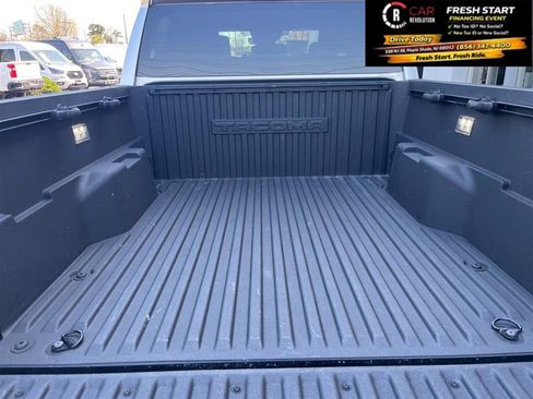 Used 2024 Toyota Tacoma TRD Off-Road image 11