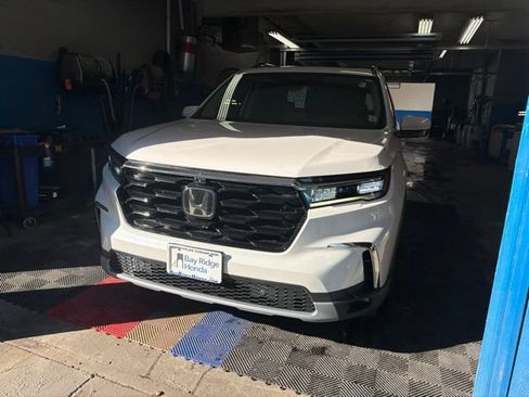 Certified 2023 Honda Pilot Elite image 1
