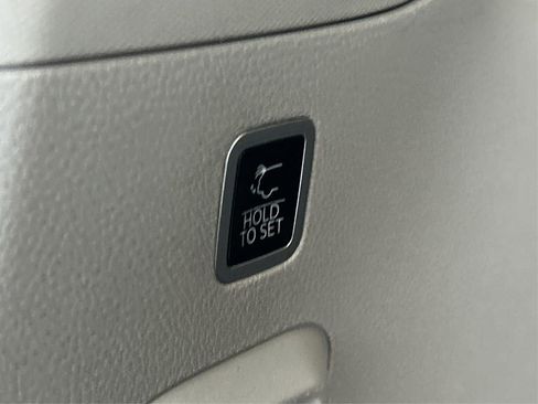 Used 2022 Jeep Wagoneer Series III w/ Rear Seat Video Group 1 image 14