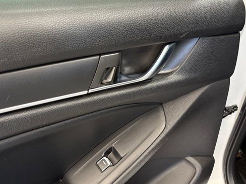Used 2018 Honda Accord Sport image 19