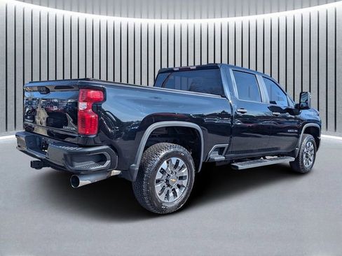 Used 2024 Chevrolet Silverado 2500 Custom w/ Custom Value Package image 3