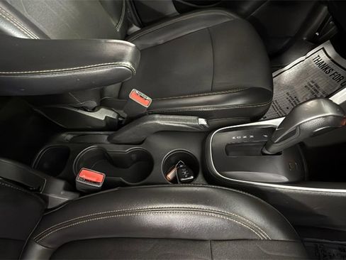 Used 2021 Chevrolet Trax LT w/ LT Convenience Package image 31