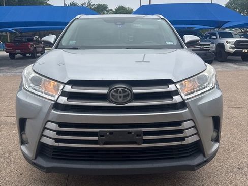 Used 2018 Toyota Highlander XLE AWD/4WD image 2