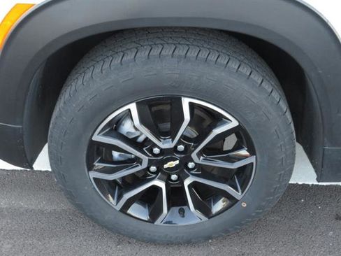 Certified 2023 Chevrolet TrailBlazer ACTIV w/ Sun and Liftgate Package image 11