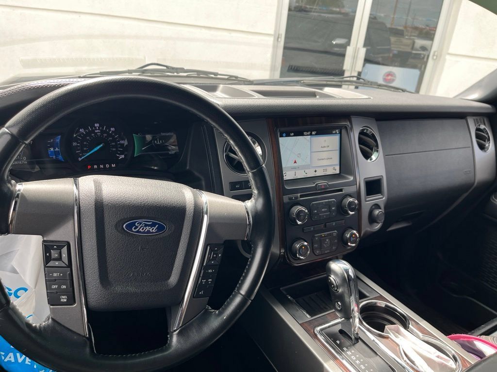 Used 2017 Ford Expedition Platinum AWD/4WD image 7