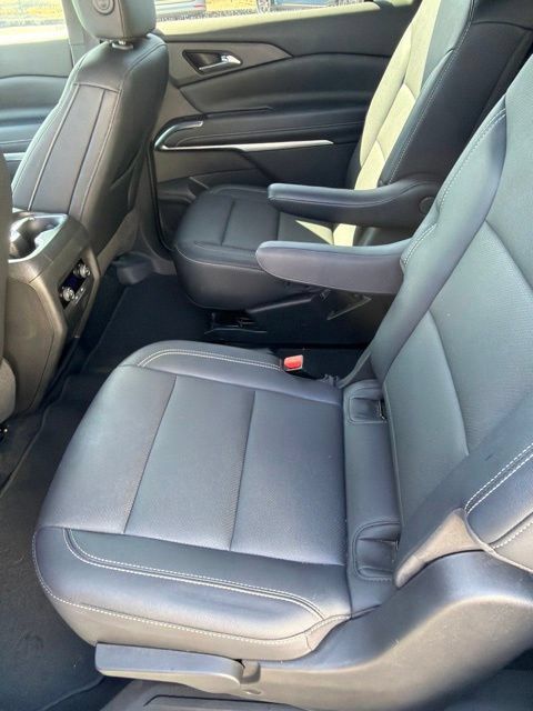 Used 2025 Chevrolet Traverse LT AWD/4WD image 9