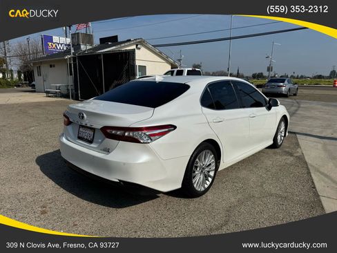 Used 2018 Toyota Camry XLE w/ Audio Package image 5