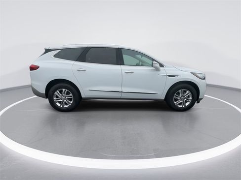 Used 2021 Buick Enclave Essence image 9