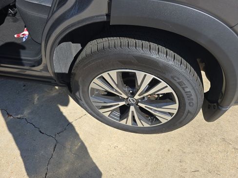 Used 2023 Nissan Rogue SV image 12