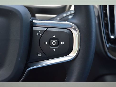 Certified 2025 Volvo XC40 B5 Ultra w/ Protection Package Premier image 23