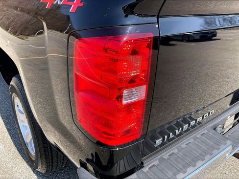 Used 2018 Chevrolet Silverado 1500 LT w/ All Star Edition image 32