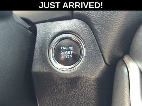 Used 2019 Toyota RAV4 XLE w/ Convenience Package FWD image 16