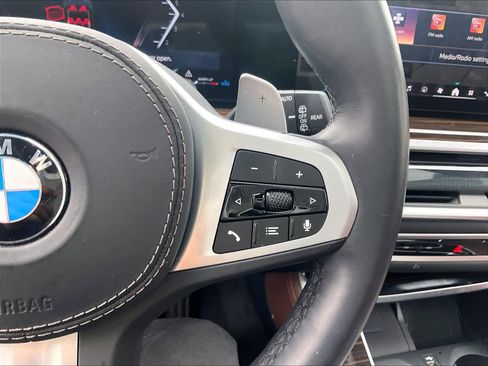 Used 2025 BMW X5 xDrive40i w/ M Sport Package AWD/4WD image 19