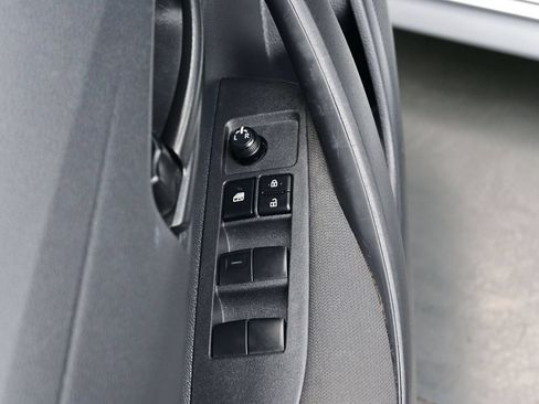 Used 2025 Toyota Corolla LE FWD image 10