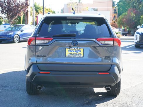 Used 2022 Toyota RAV4 XLE Premium image 8