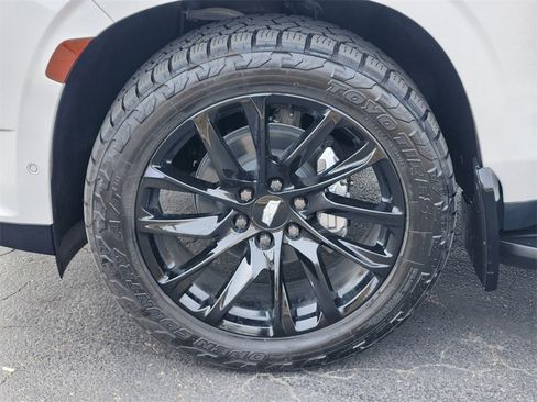 Certified 2022 Cadillac Escalade Premium Luxury image 9