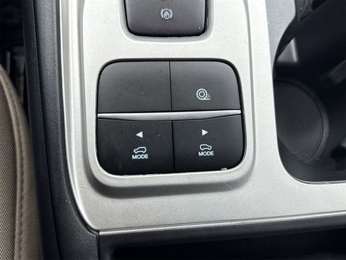 Used 2023 Ford Explorer XLT w/ Class IV Trailer Tow Package image 30