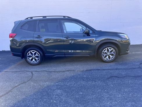 Used 2022 Subaru Forester Premium image 5