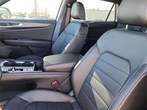 Certified 2025 Volkswagen Atlas Cross Sport SEL R-Line image 15