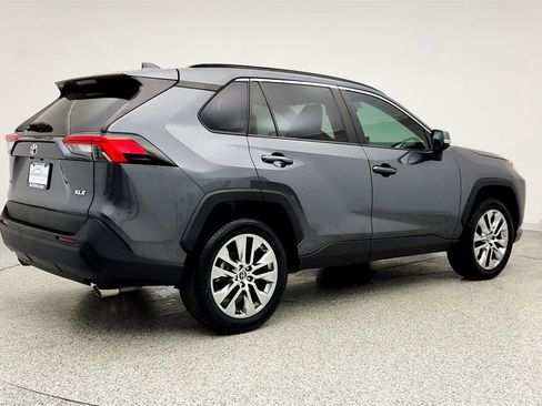 Used 2021 Toyota RAV4 XLE Premium image 5