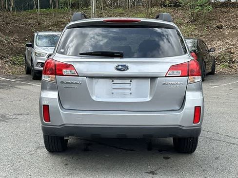 Used 2010 Subaru Outback 2.5i Premium image 4