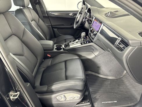 Certified 2025 Porsche Macan image 28