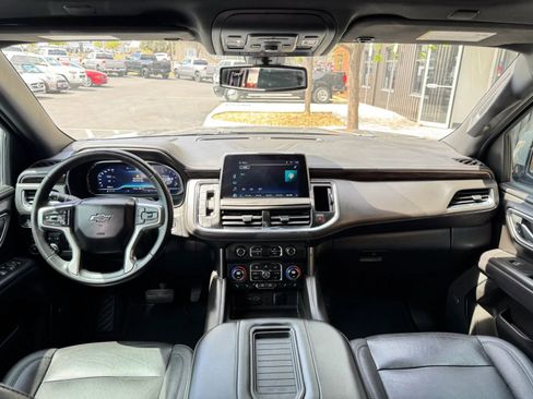 Used 2022 Chevrolet Tahoe Z71 w/ Luxury Package AWD/4WD image 14