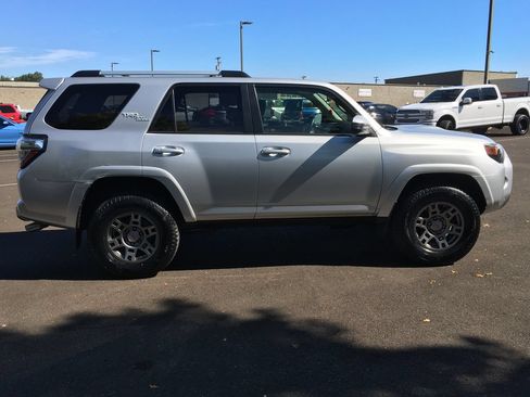 Used 2018 Toyota 4Runner TRD Off-Road w/ TRD Performance Package AWD/4WD image 8